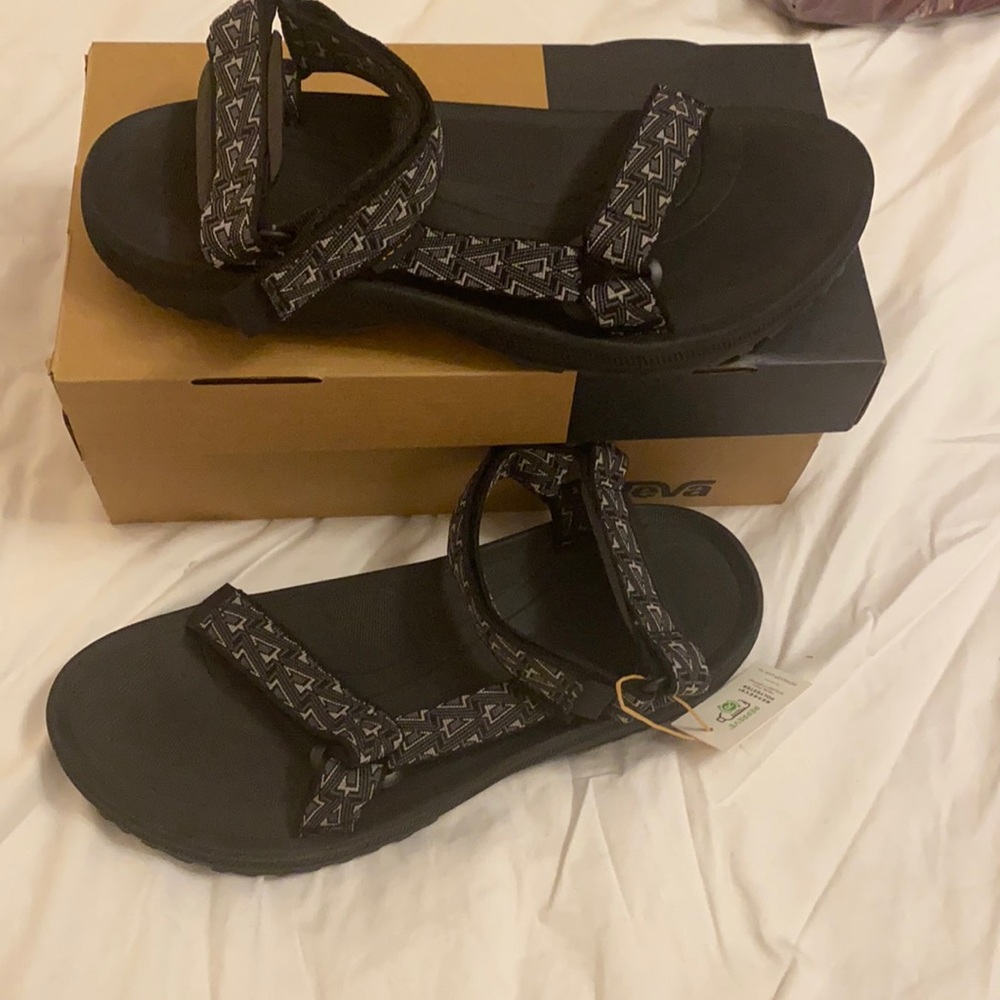 Mens Teva sandals NWT